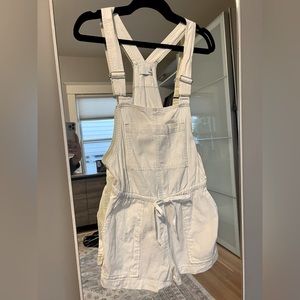 Aritzia Wilfred Free overall shorts - bleached denim - XS